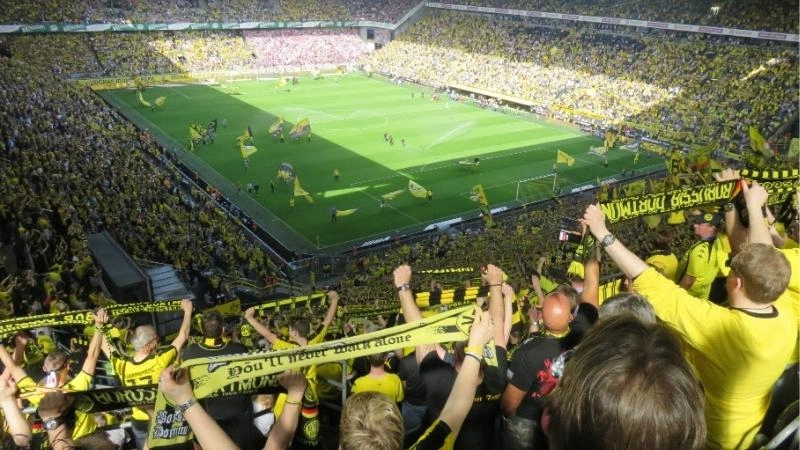 Yếu tố về sân thi đấu bóng